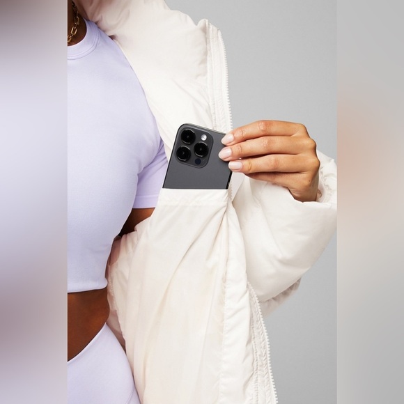 NWT Fabletics women’s essential puffer cropped, insulated jacket Size L - Picture 4 of 15